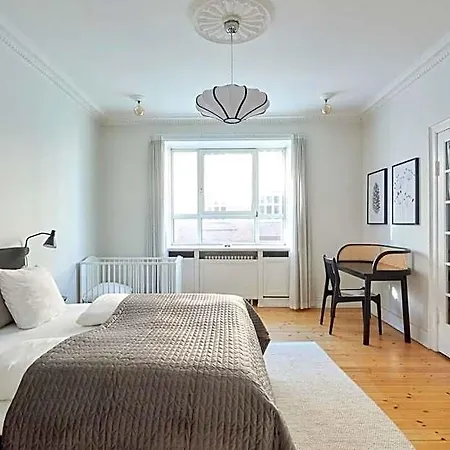 Feriebolig Perfect For Friends & Families In Charming Area