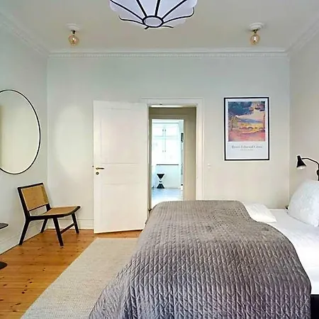 Perfect For Friends & Families In Charming Area
