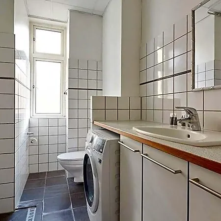 Perfect For Friends & Families In Charming Area *